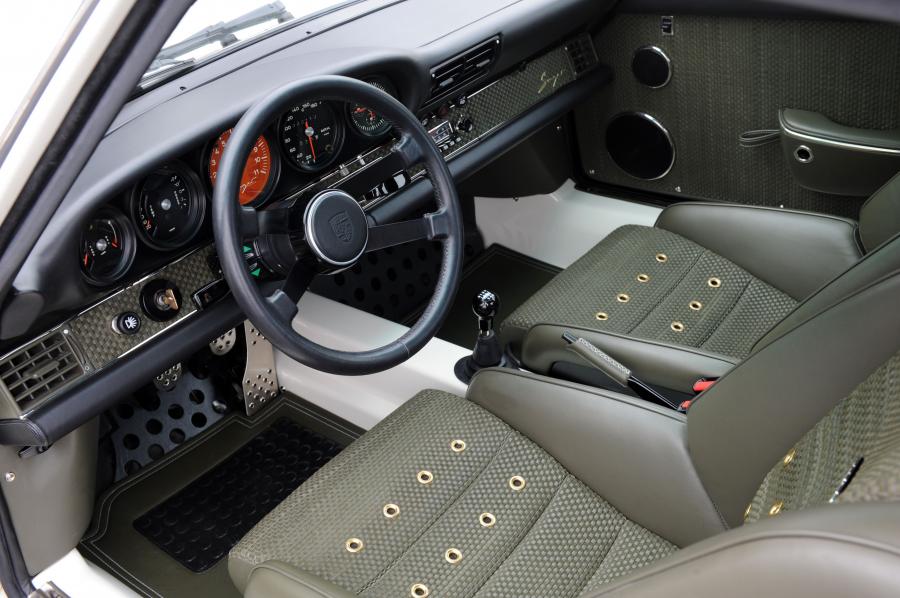  Porsche 911 by Singer 2011 года  (фото 11 из 159)